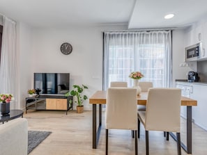 Dining - Modern apartment in Estepona with parking, near beaches (Estepona)