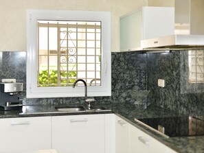 Microwave, oven, stovetop, dishwasher - Apartment Terrace and Garden in Platja d'Aro (Platja d'Aro)