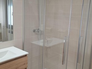 Hair dryer, towels - Modern Apartment in Central Jaca (Jaca)