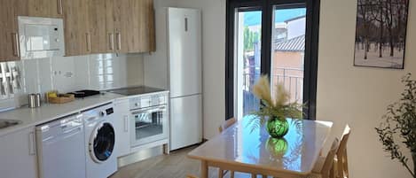 Mikrowelle, Ofen, Herdplatte, Geschirrspüler