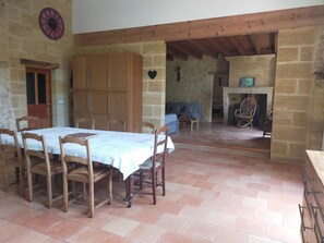 Dining - Spacious house in Dordogne for 8 people with large garden (Minzac)
