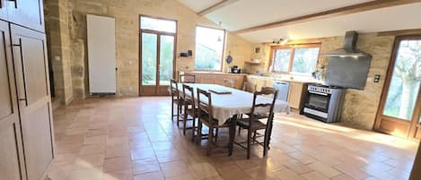 Kjøleskap og oppvaskmaskin