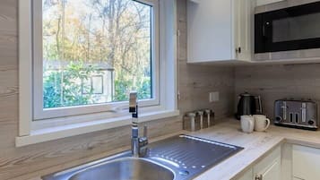 Dishwasher, cookware/dishes/utensils