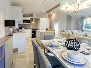 Dining - Azenor Lodge - Kelling Heath Holiday Park - 16221 (Holt)