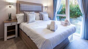 2 bedrooms, individually decorated, individually furnished