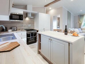 Dishwasher, cookware/dishes/utensils - Azenor Lodge - Kelling Heath Holiday Park - 16221 (Holt)