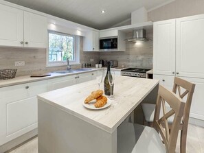 Dishwasher, cookware/dishes/utensils - Azenor Lodge - Kelling Heath Holiday Park - 16221 (Holt)