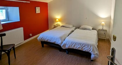 Gîte spacieux au cœur de la nature à Saudrupt