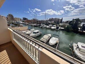 Property grounds - Comfortable studio with AC and Wi-Fi, 800m from Santa Margarita beach (Roses)