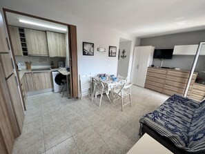 Interior - Comfortable studio with AC and Wi-Fi, 800m from Santa Margarita beach (Roses)
