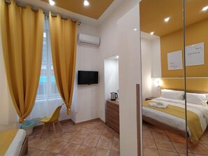 مكتب وستائر تعتيم وتجهيزات عازلة للصوت وواي فاي مجانًا