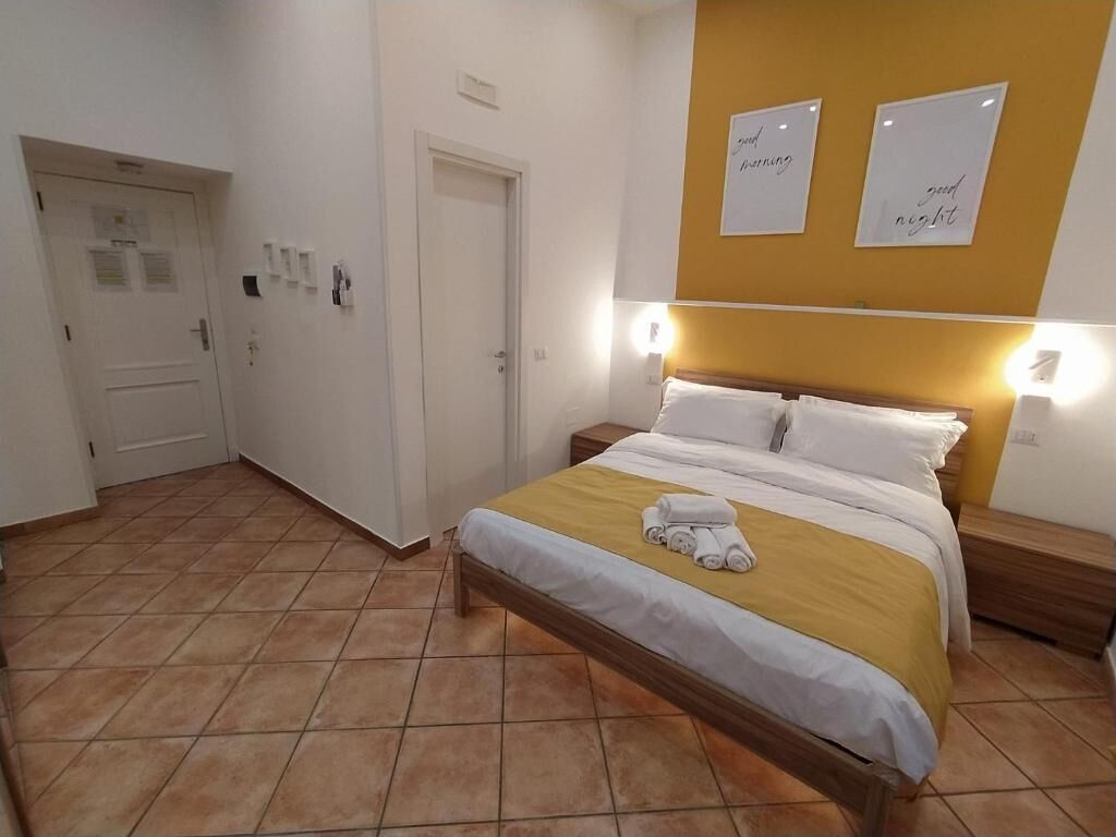 مكتب وستائر تعتيم وتجهيزات عازلة للصوت وواي فاي مجانًا