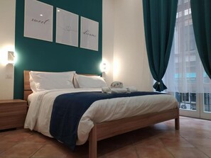 مكتب وستائر تعتيم وتجهيزات عازلة للصوت وواي فاي مجانًا