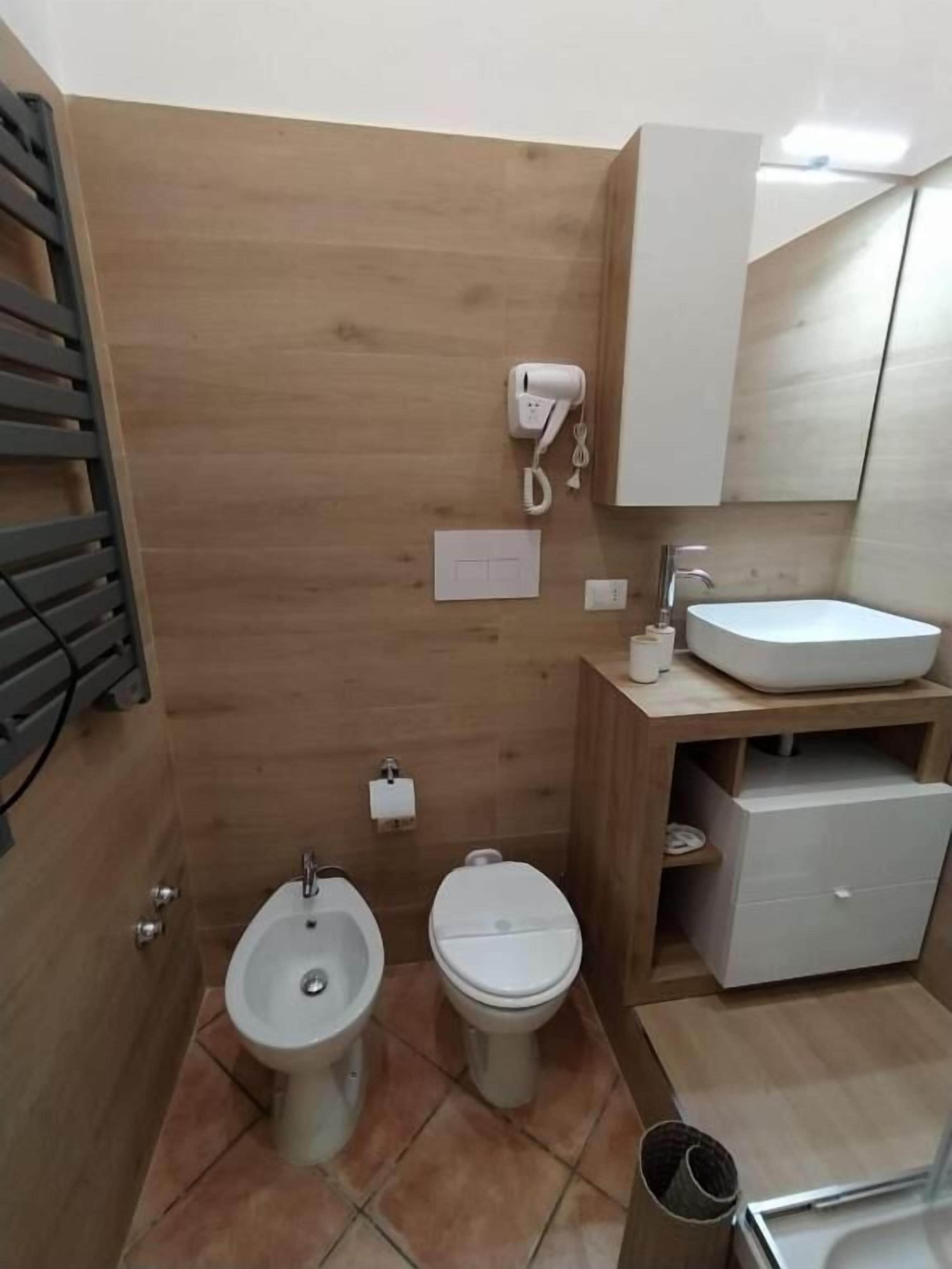 Club Double Room, 1 Queen Bed, Private Bathroom, City View | Bathroom | Free toiletries, hair dryer, bathrobes, towels