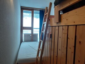 1 bedroom, free WiFi - Ski-in/Ski-out apartment with balcony (Les Arcs 1800)