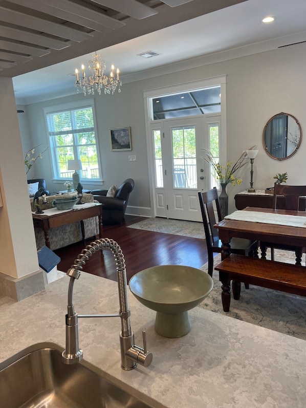 Interior - The Guest House At The Historic River Road Oaks in Metro New Orleans (HAHNVILLE)
