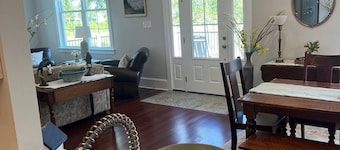 The Guest House At The Historic River Road Oaks in Metro New Orleans