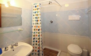 Shower, hair dryer, bidet, towels - Adriano House, hillside home with gorgeous pool, total relaxation and privacy (Umbria)