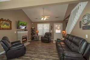 Smart TV, fireplace, DVD player - Where Tranquility Flows (PIGEON FORGE)