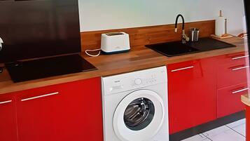 Køleskab, mikrobølgeovn, ovn, kogeplade