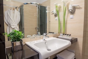 Hair dryer, towels - Kraków King Room | 1 Unit | Ideal for 2 Guests (Kraków)