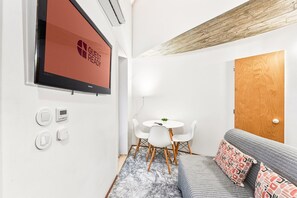 TV - GuestReady - The Traveler’s Island (Porto)