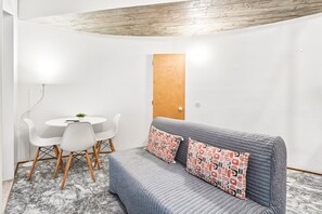 Interior - GuestReady - The Traveler’s Island (Porto)