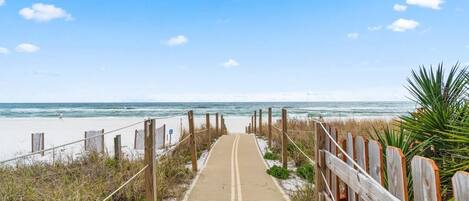 コンドミニアム クイーンベッド 1 台ソファーベッド付き (Grand Caribbean West 310) | ビーチ