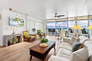 TV - Oceanfront Corner Unit - Amazing Sunsets, Tropical Breezes & 2 Oceanfront Lanai (Lahaina)