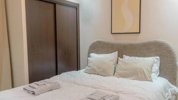 Silitysrauta/-lauta, Wi-Fi, vuodevaatteet