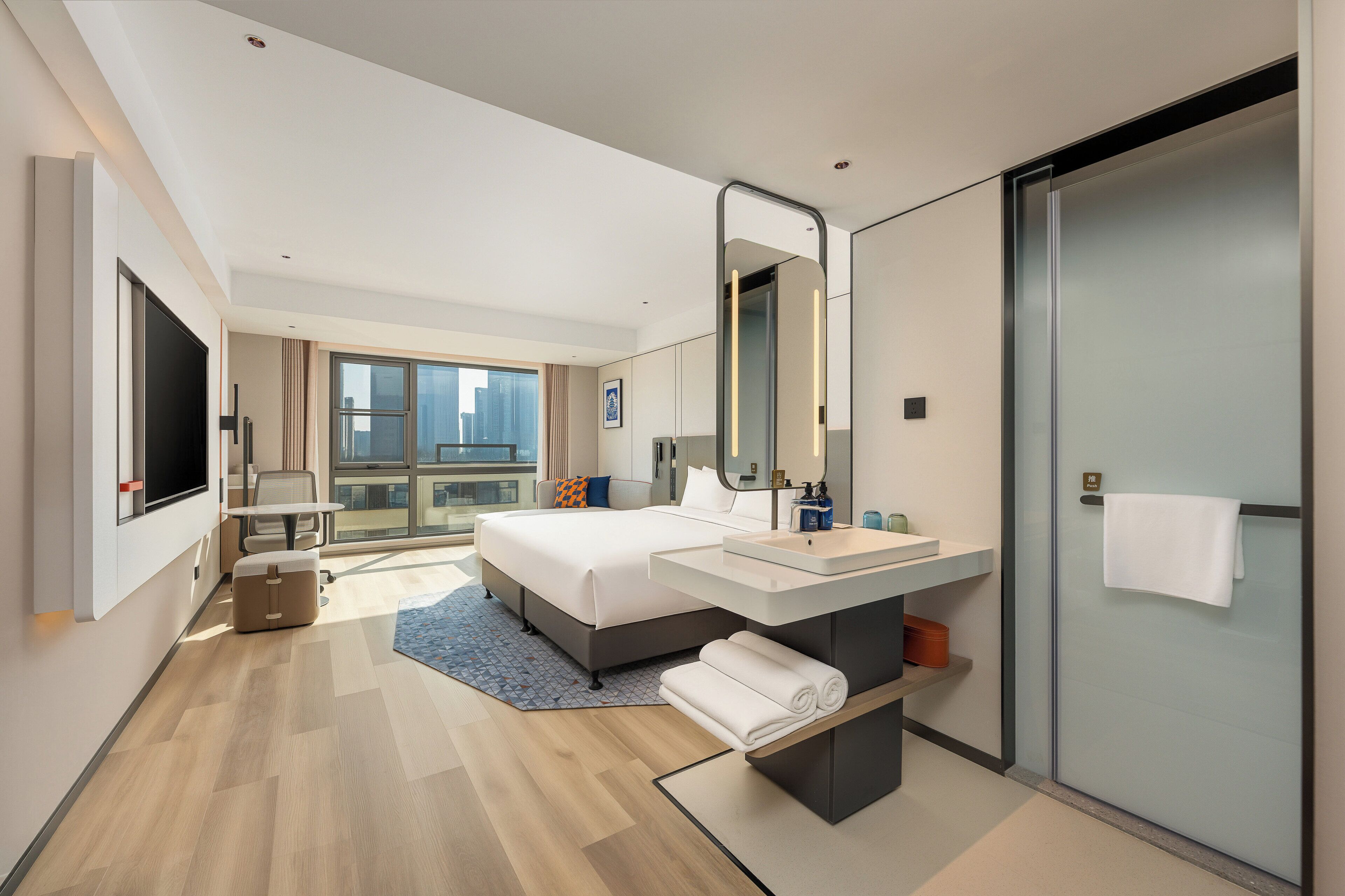 Chambre Standard, 1 très grand lit, vue sur la ville