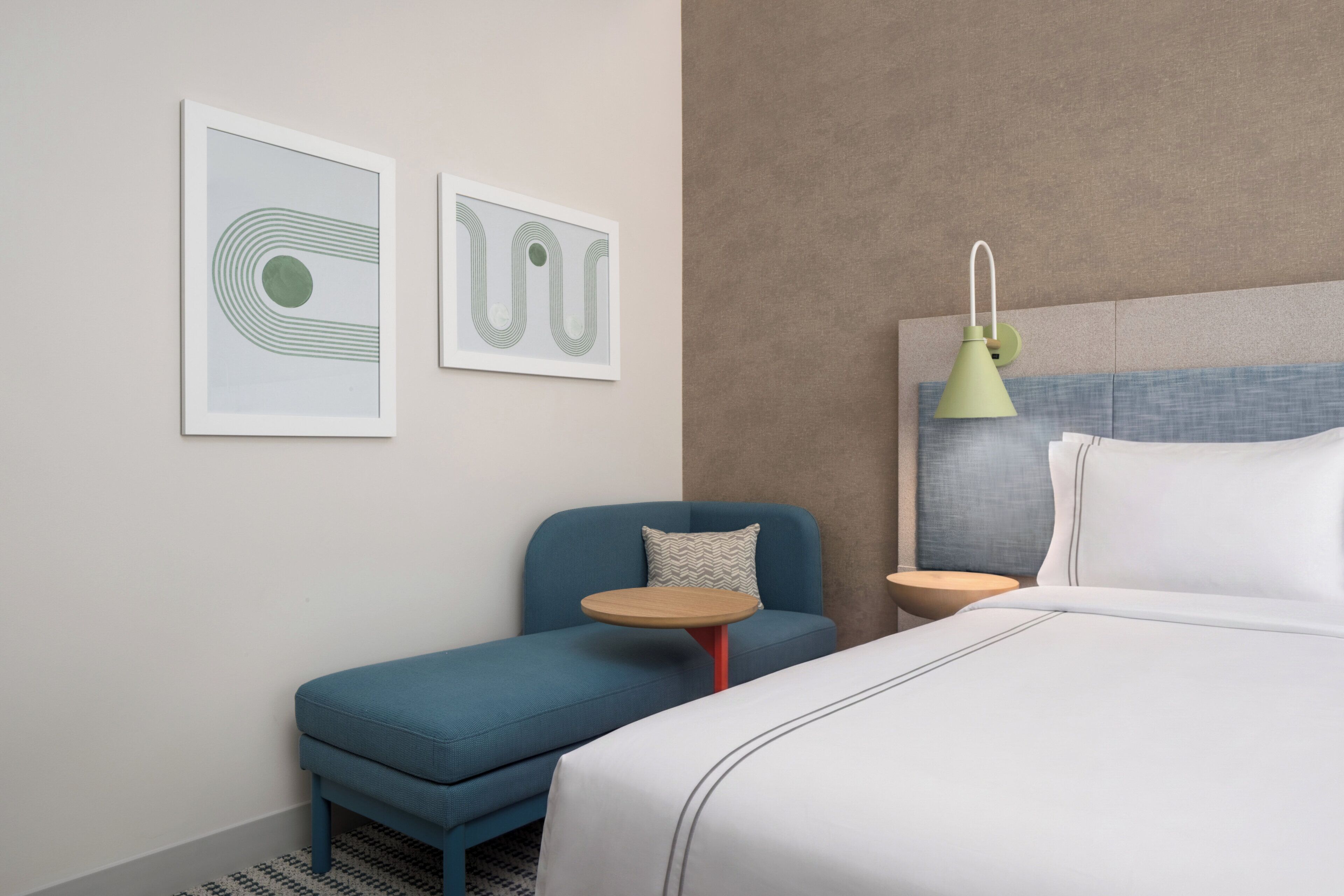 Standard Room, 1 King Bed, Accessible Bathtub | In-room safe, desk, laptop workspace, blackout drapes