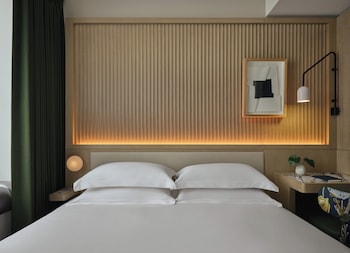 Premium bedding, pillowtop beds, free minibar, in-room safe at Kimpton Era Midtown New York By Ihg