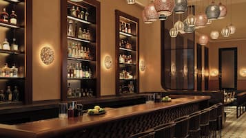 4 restaurants; breakfast, lunch, and dinner served