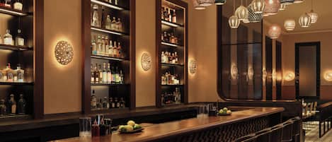 4 restaurants; breakfast, lunch, and dinner served