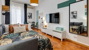 A modern hotel room with a bed, a TV, a desk, and a large mirror. - BDC - Zenit 1BDR @Vaticano (Rome)