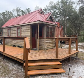 Exterior - Tiny Cabin Near Speedways, Beaches & Attractions (Pierson)