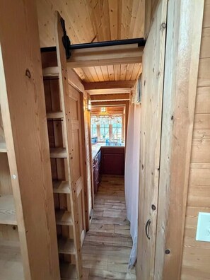 Interior - Tiny Cabin Near Speedways, Beaches & Attractions (Pierson)