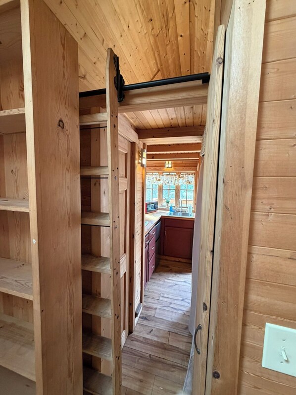 Interior - Tiny Cabin Near Speedways, Beaches & Attractions (Pierson)