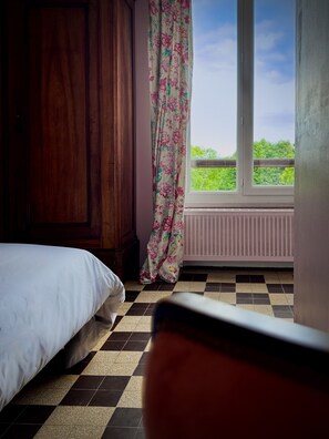 4 bedrooms, WiFi, bed sheets