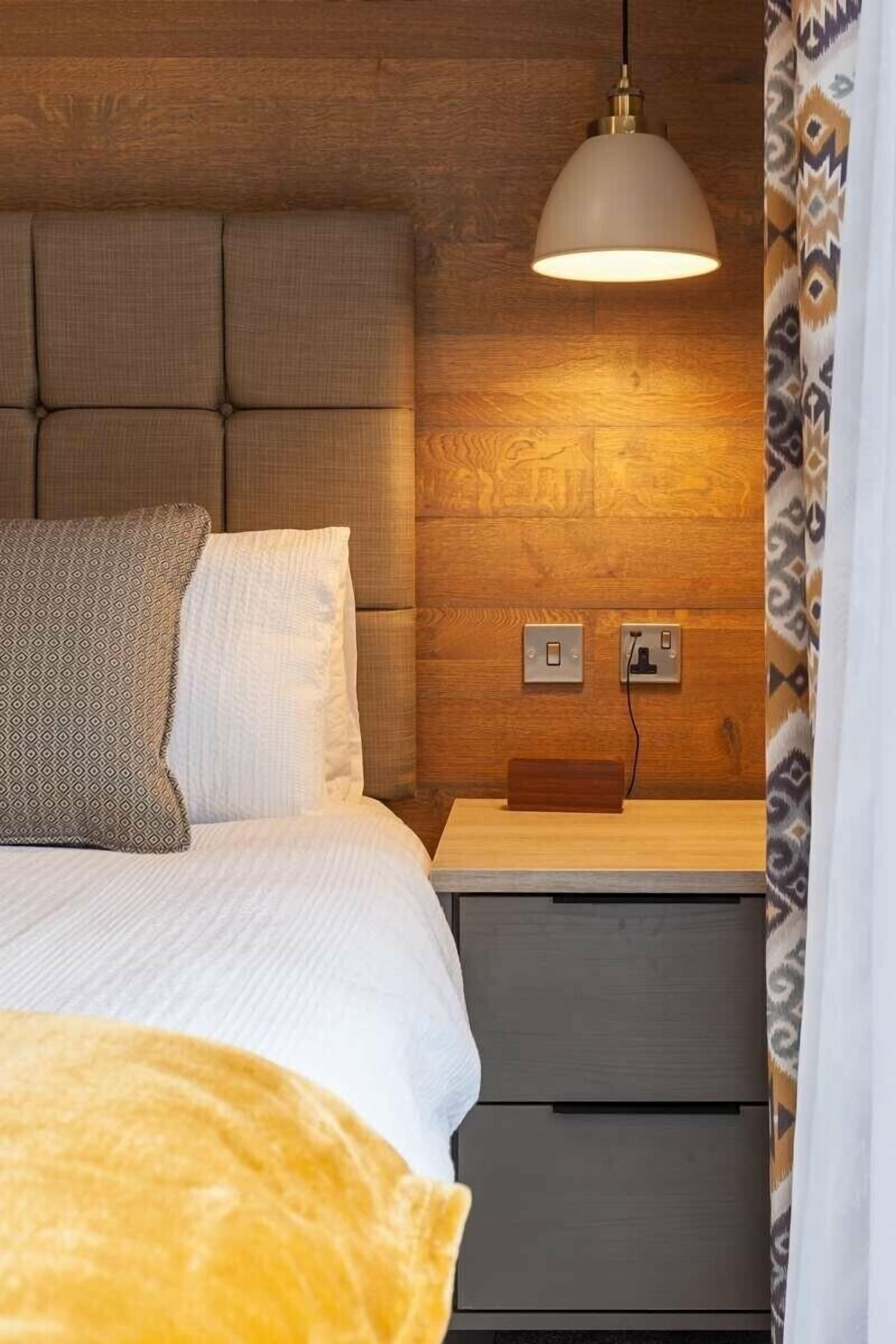 2 bedrooms, individually decorated, individually furnished