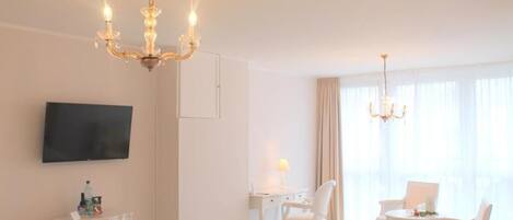 舒适双人房, 花园景观 | 高档床上用品、羽绒被、迷你吧、客房内保险箱