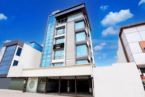 House | Exterior - Super Collection O Airport Road Hotel (Ahmedabad)