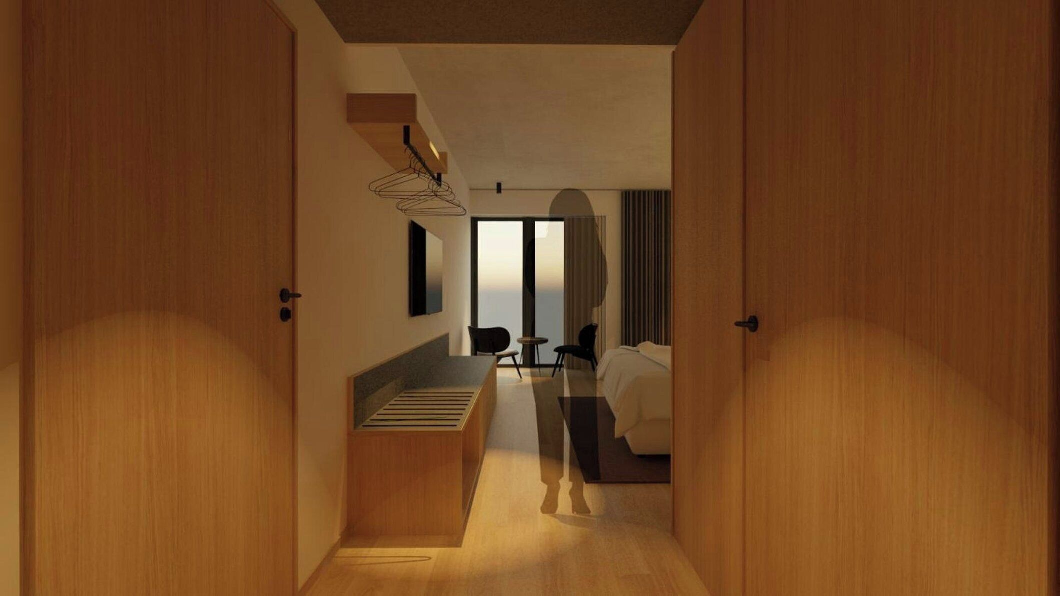 Une chambre d’hôtel avec un plancher en bois, un lit, un bureau et une vue sur l’extérieur.