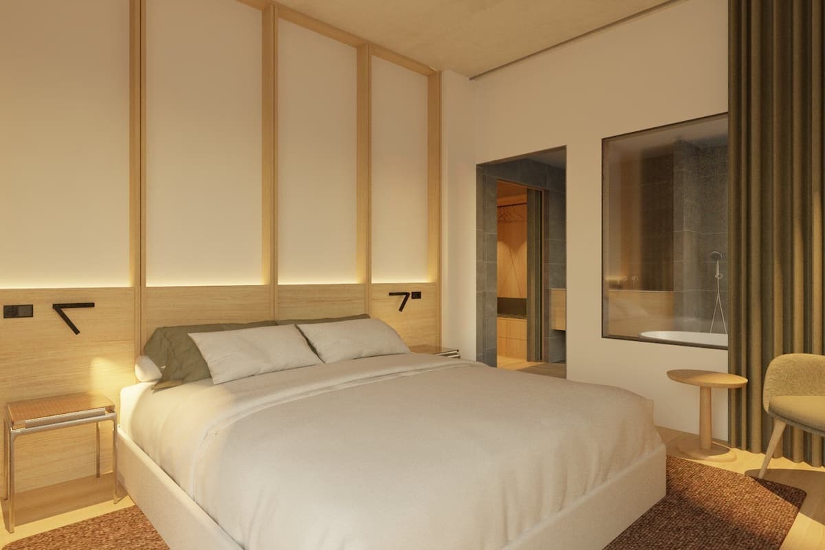 Suite | Hypo-allergenic bedding, desk, laptop workspace, blackout drapes