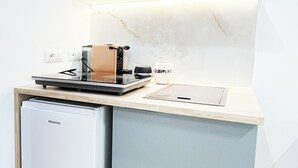 Dobbeltrom – deluxe | Eget kjøkken | Espressomaskin, kaffetrakter/tekoker, kjøleskap og mikrobølgeovn