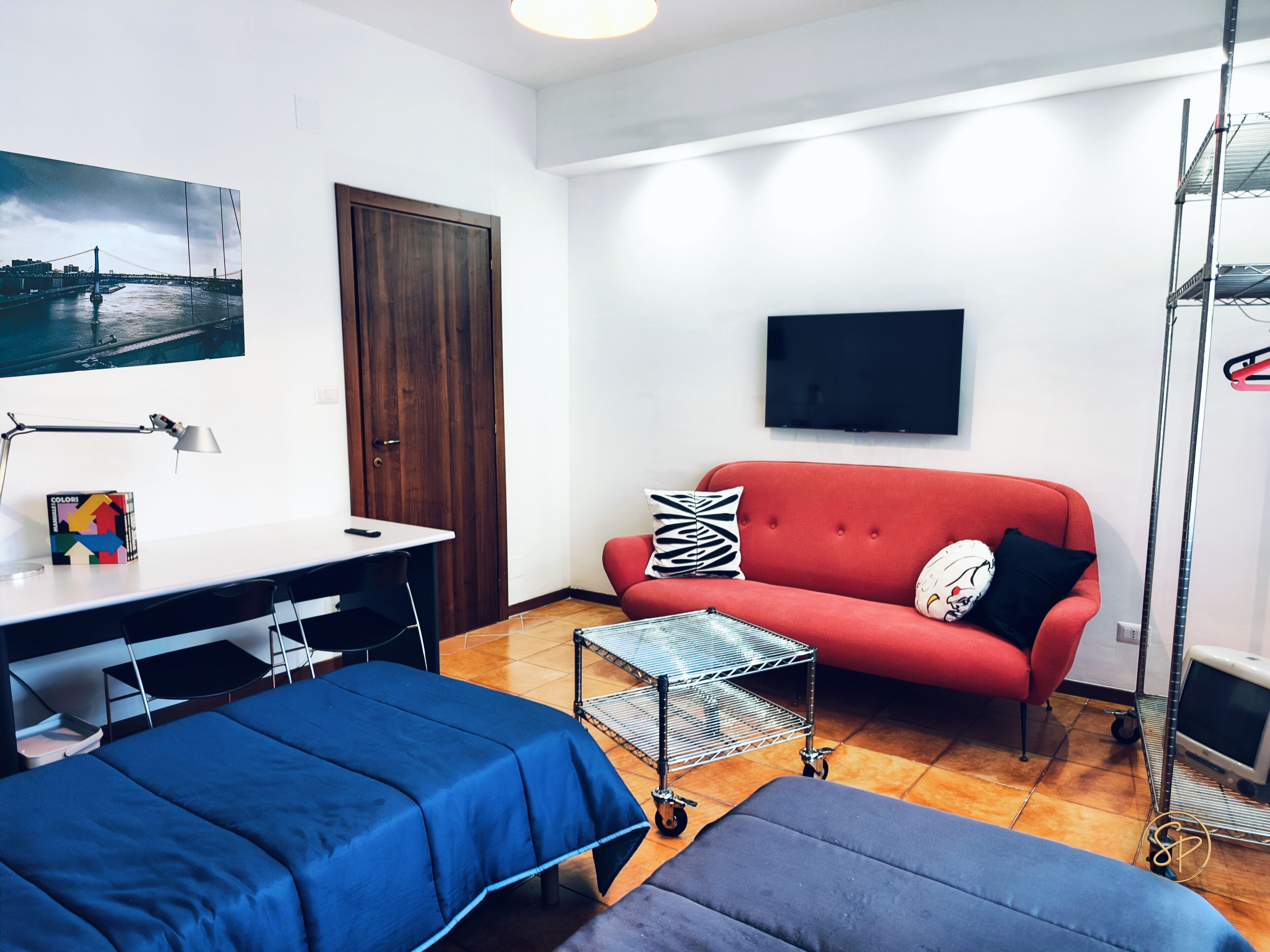 Habitación Deluxe con 1 cama matrimonial o 2 individuales, 2 camas individuales | Espacio para trabajar con laptop, cortinas blackout y insonorización 