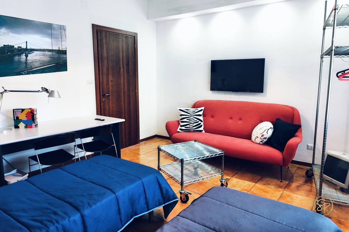 Habitación Deluxe con 1 cama matrimonial o 2 individuales, 2 camas individuales | Espacio para trabajar con laptop, cortinas blackout y insonorización