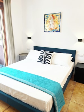 Egyptian cotton sheets, premium bedding, laptop workspace - Salerno Place - Design House (Salerno)