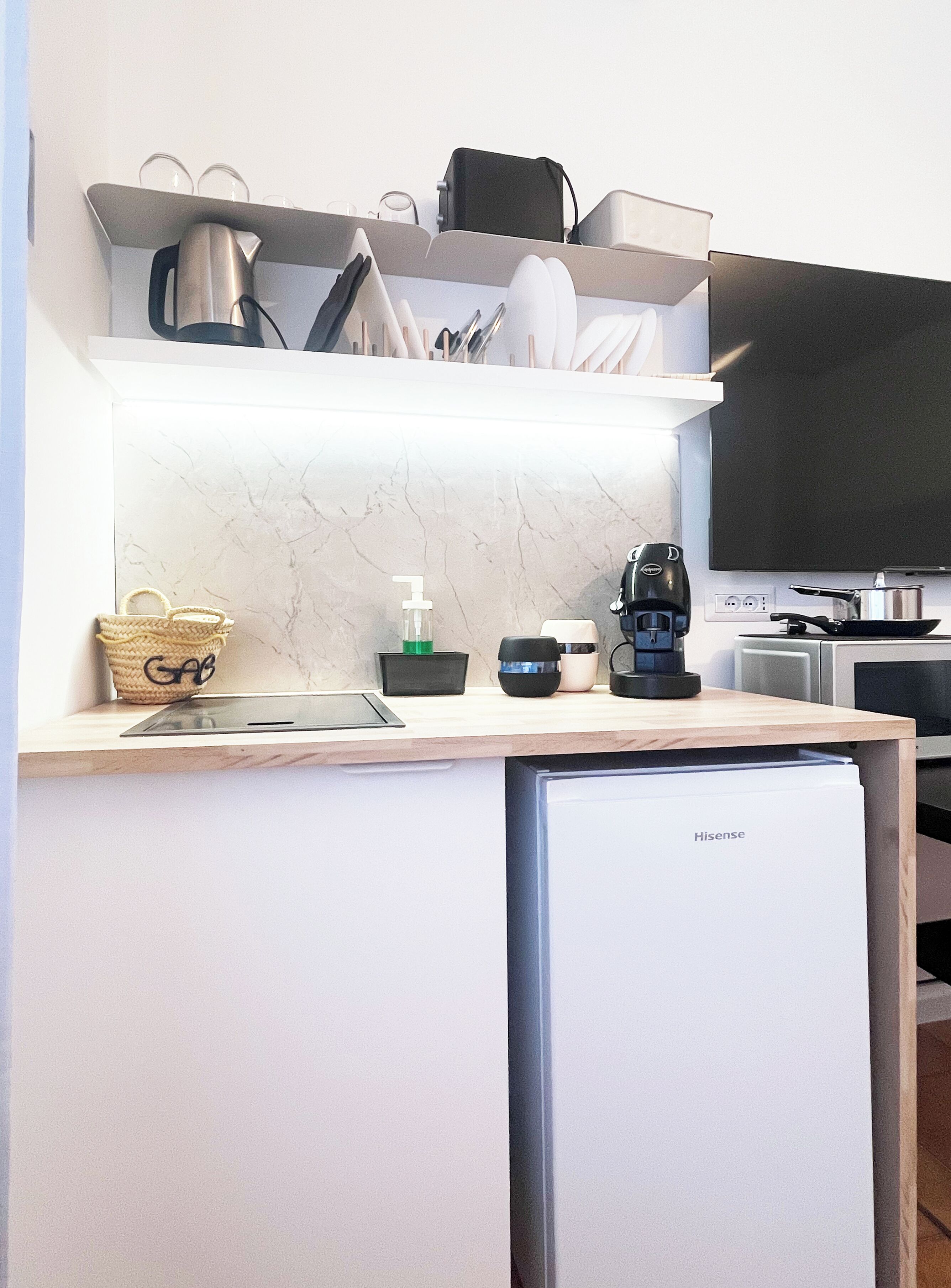 Exclusive Double Room, Non Smoking, Private Bathroom | Private kitchen | Fridge, microwave, espresso maker, coffee/tea maker